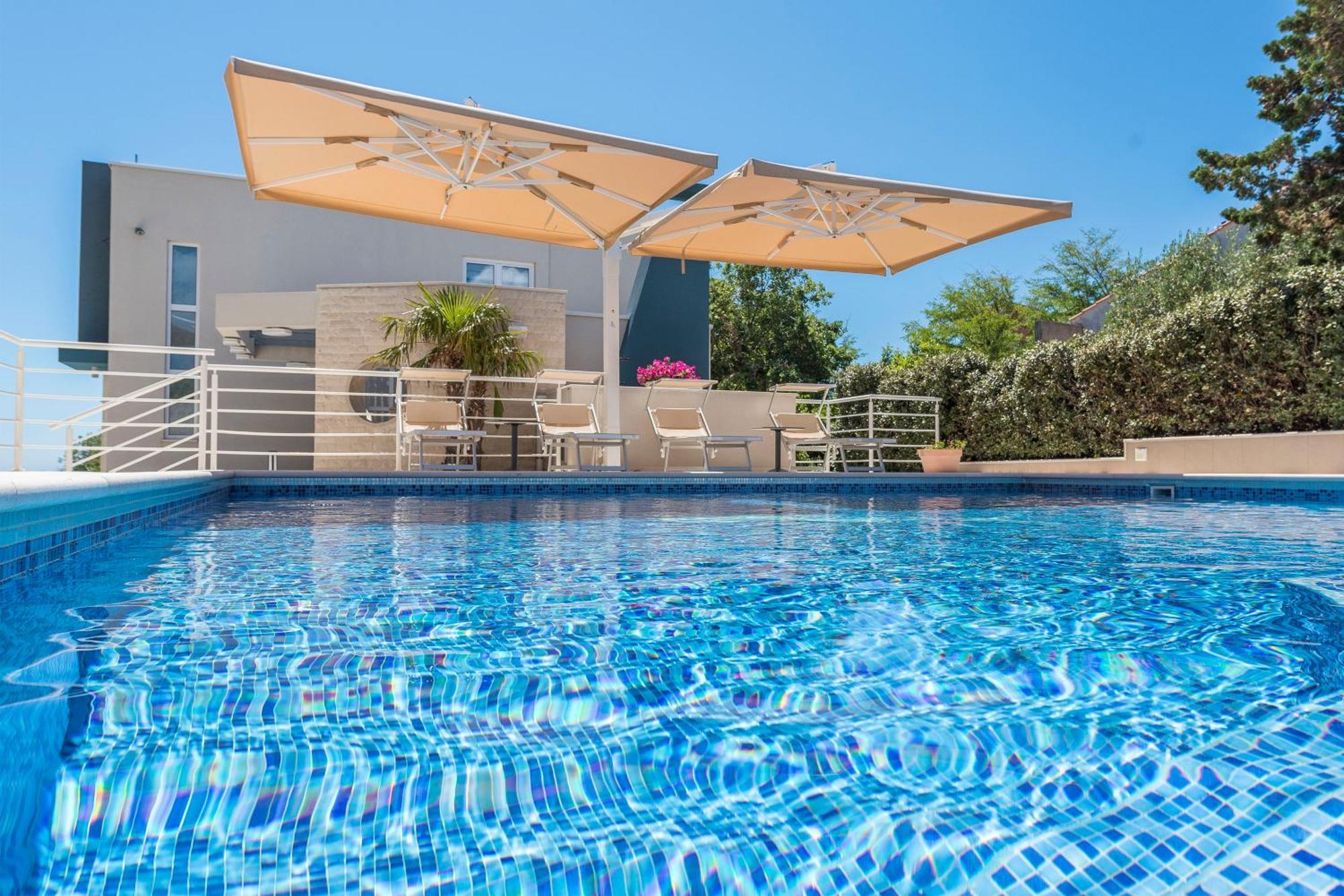 Kings View Sarkic Apartment Новаля Екстериор снимка