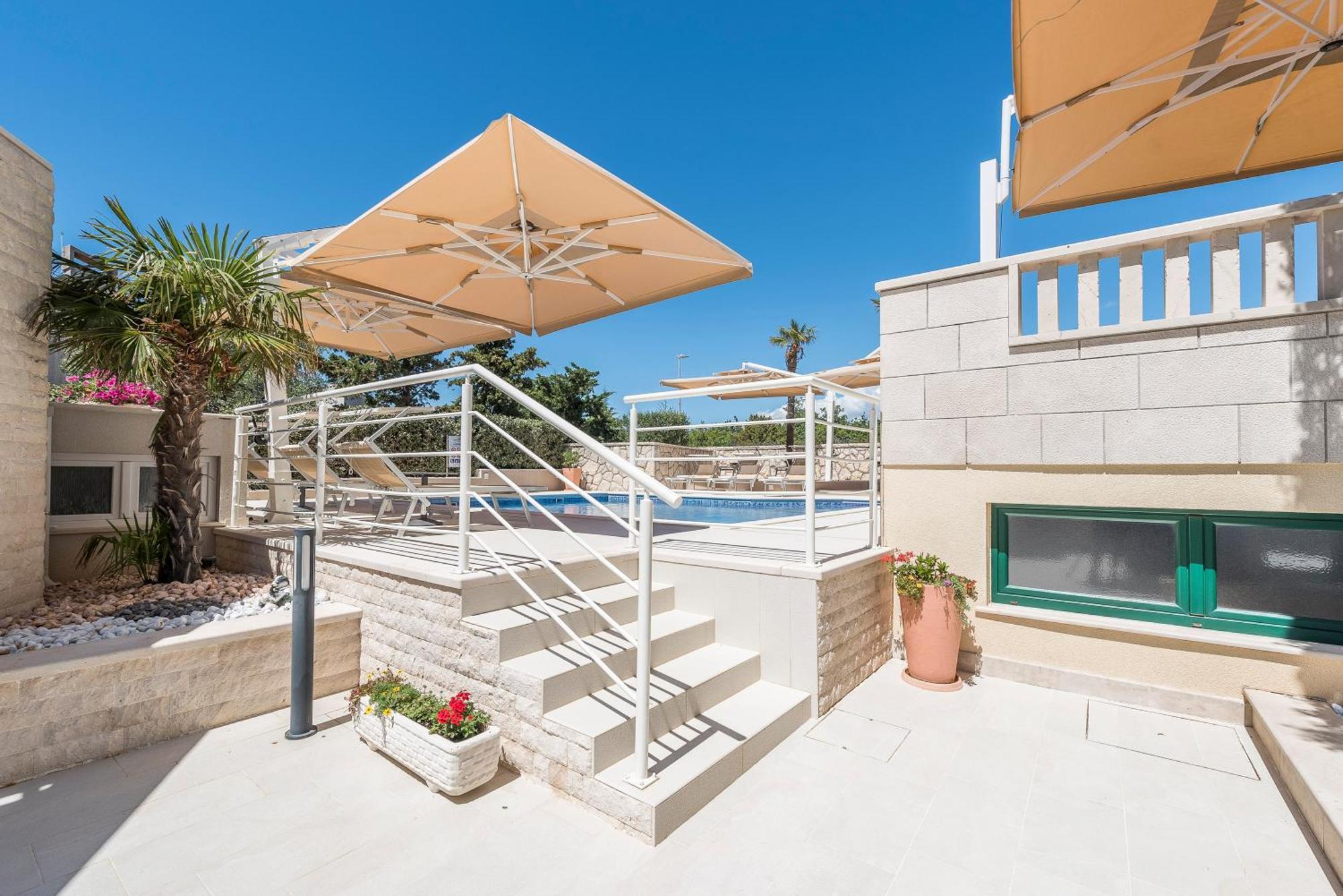 Kings View Sarkic Apartment Новаля Екстериор снимка